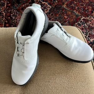 Golf shoes